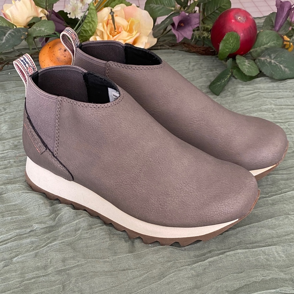 MERRELL ALPINE CHELSEA BOOTS